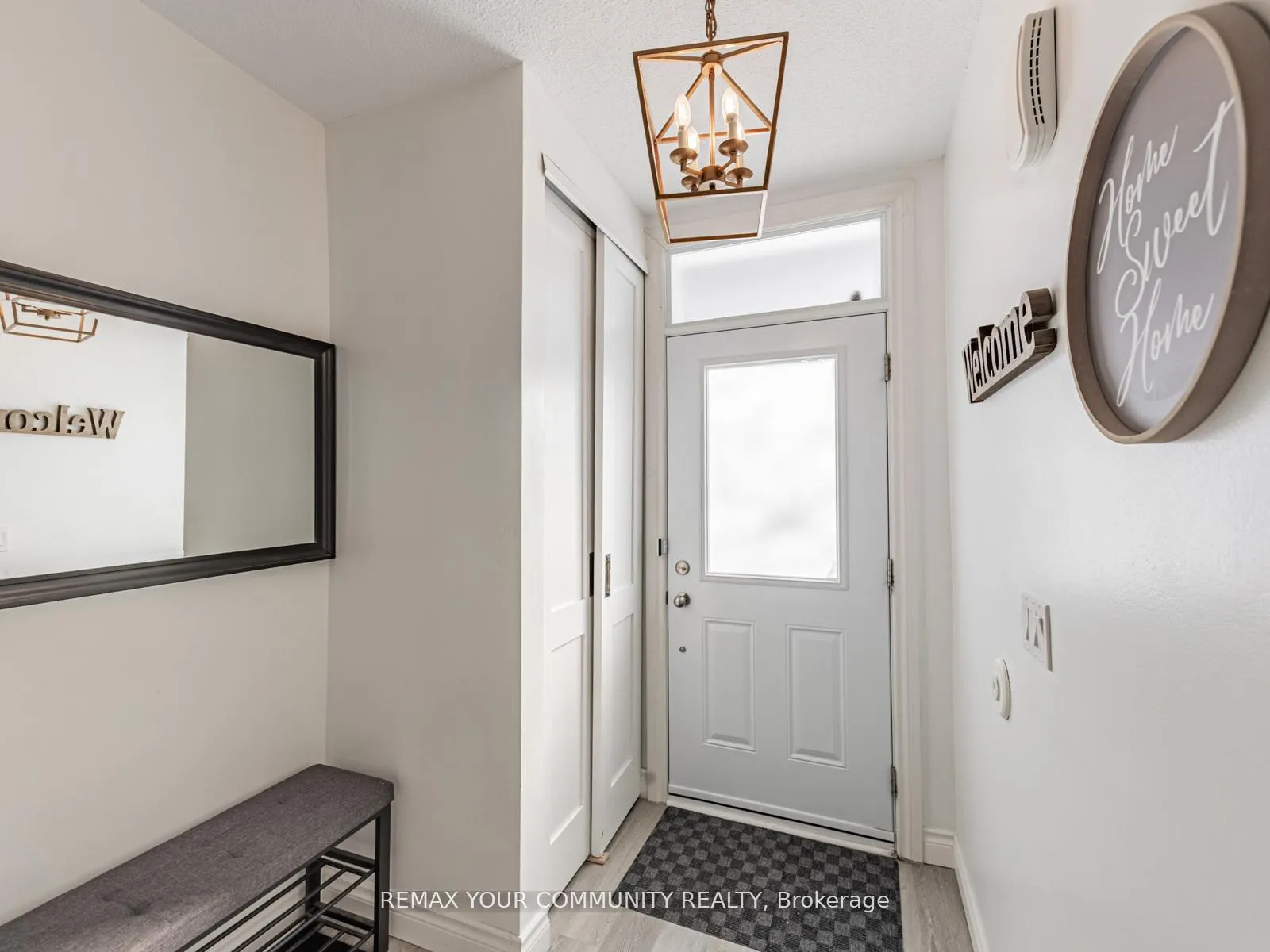 Photo 4 of 60 Dana Crescent, Vaughan, Crestwood-Springfarm-Yorkhill — HOMEH