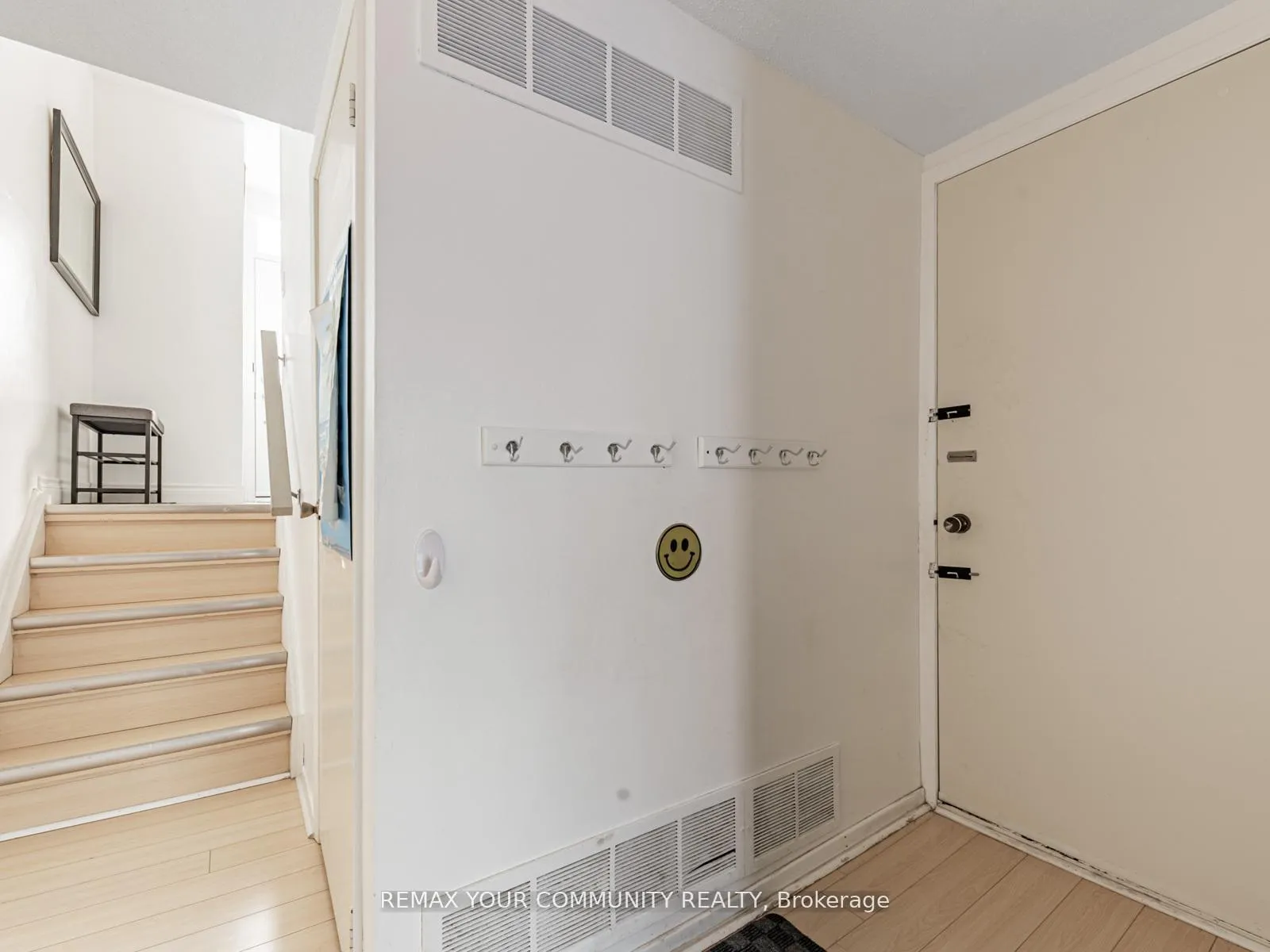 Photo 5 of 60 Dana Crescent, Vaughan, Crestwood-Springfarm-Yorkhill — HOMEH