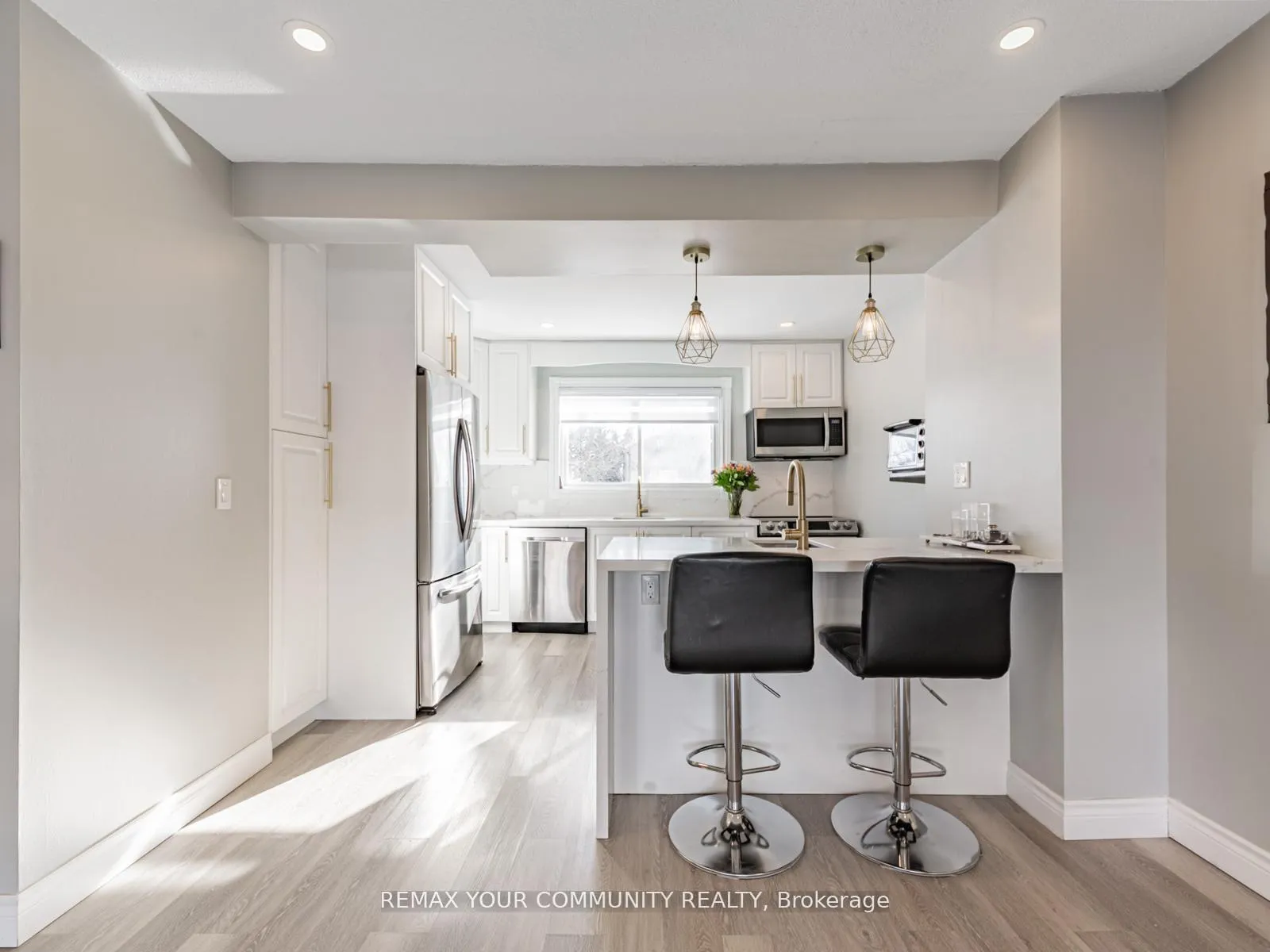 Photo 7 of 60 Dana Crescent, Vaughan, Crestwood-Springfarm-Yorkhill — HOMEH