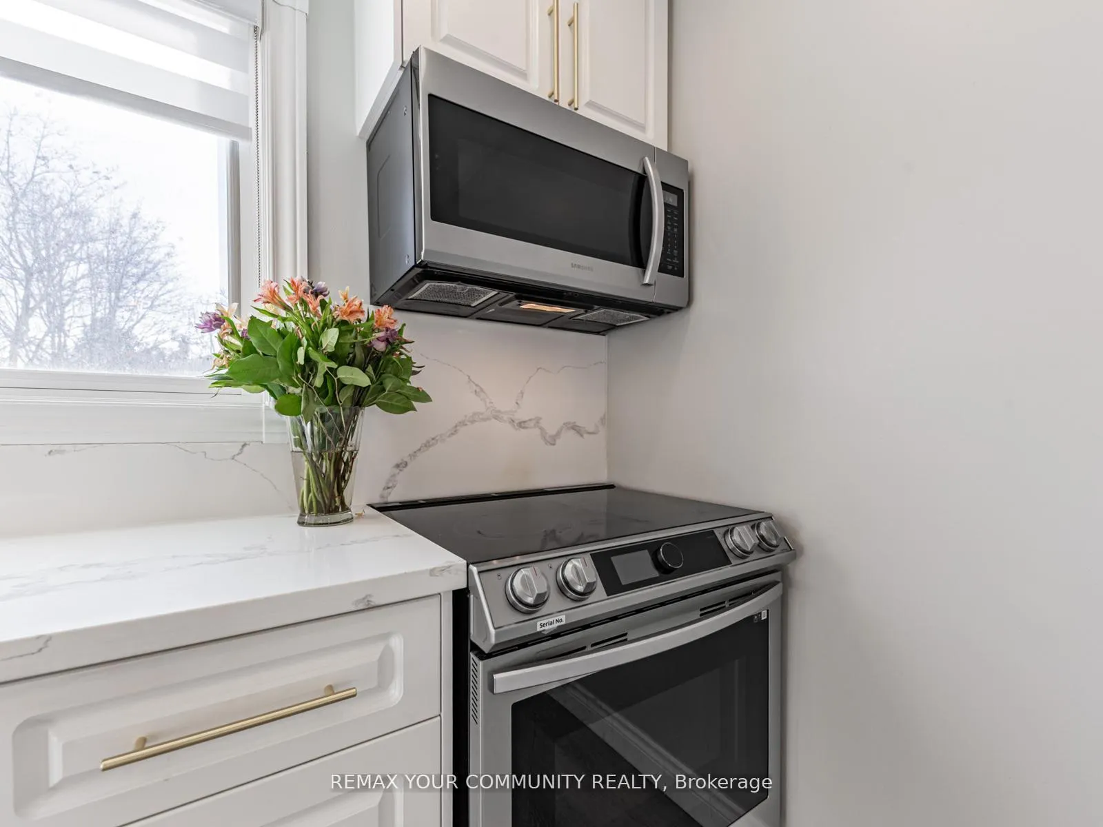 Photo 8 of 60 Dana Crescent, Vaughan, Crestwood-Springfarm-Yorkhill — HOMEH