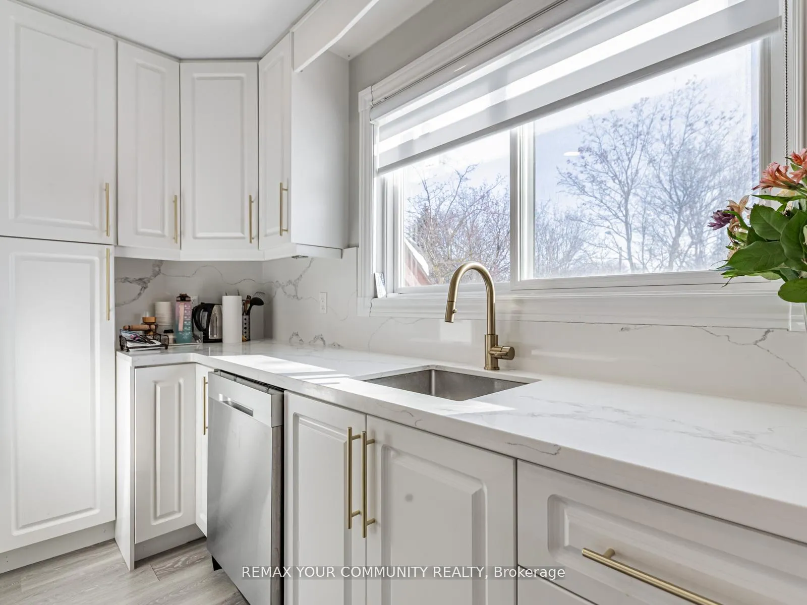 Photo 9 of 60 Dana Crescent, Vaughan, Crestwood-Springfarm-Yorkhill — HOMEH