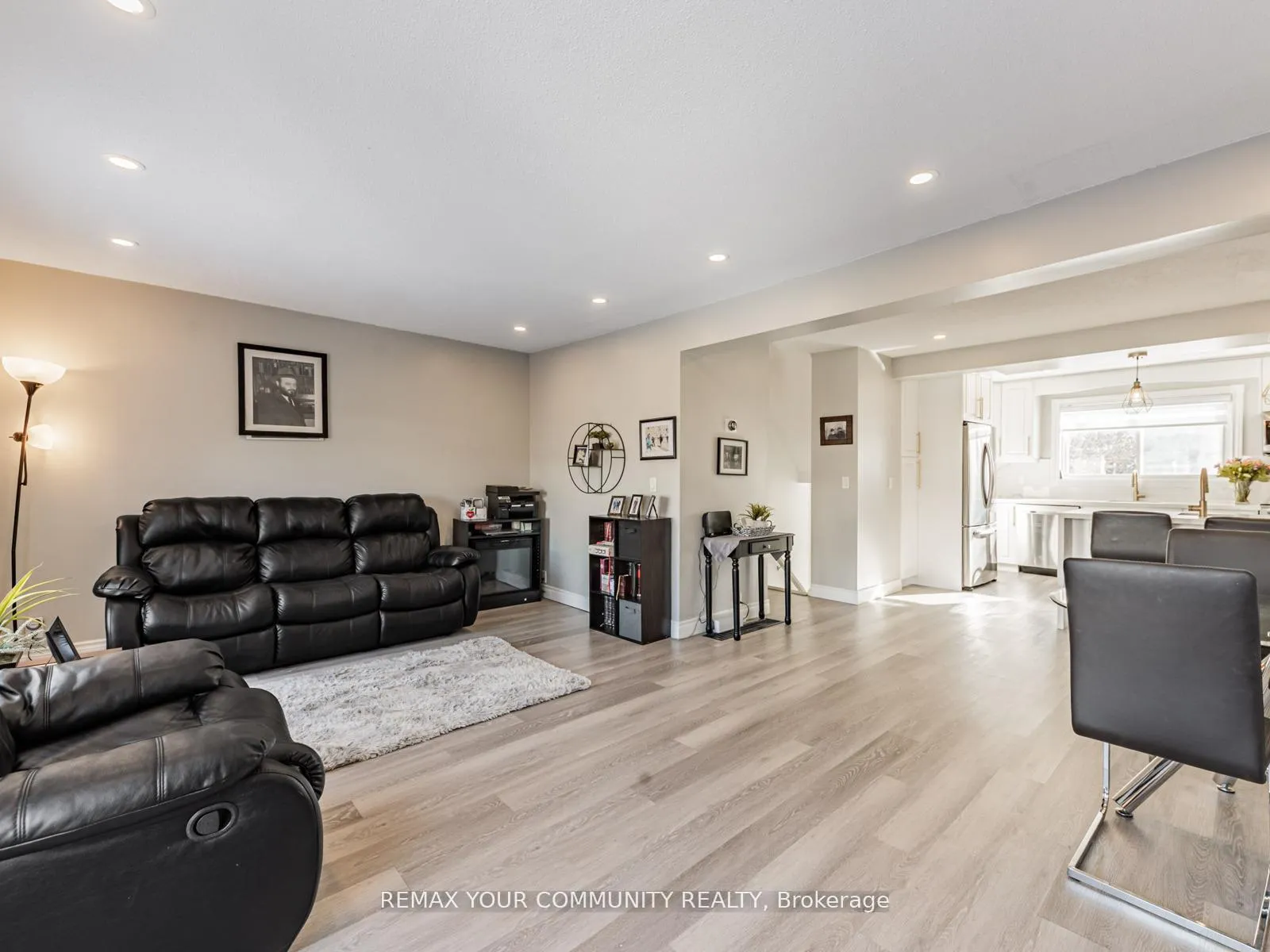 Photo 14 of 60 Dana Crescent, Vaughan, Crestwood-Springfarm-Yorkhill — HOMEH