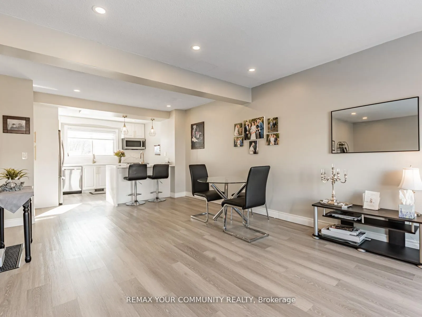Photo 15 of 60 Dana Crescent, Vaughan, Crestwood-Springfarm-Yorkhill — HOMEH