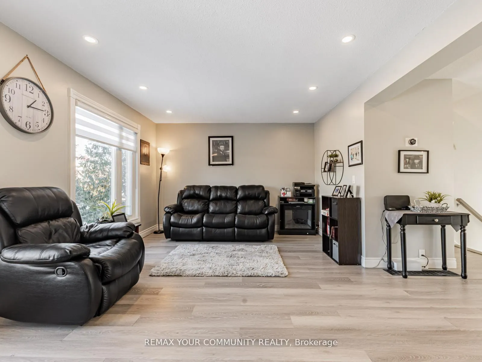 Photo 16 of 60 Dana Crescent, Vaughan, Crestwood-Springfarm-Yorkhill — HOMEH