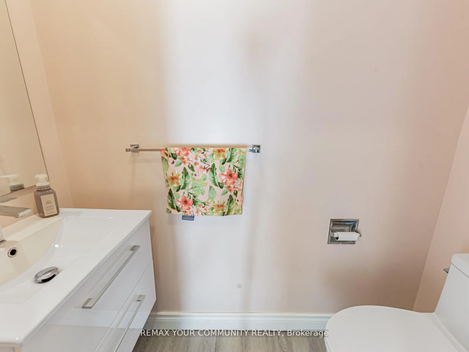 Photo 17 of 60 Dana Crescent, Vaughan, Crestwood-Springfarm-Yorkhill — HOMEH