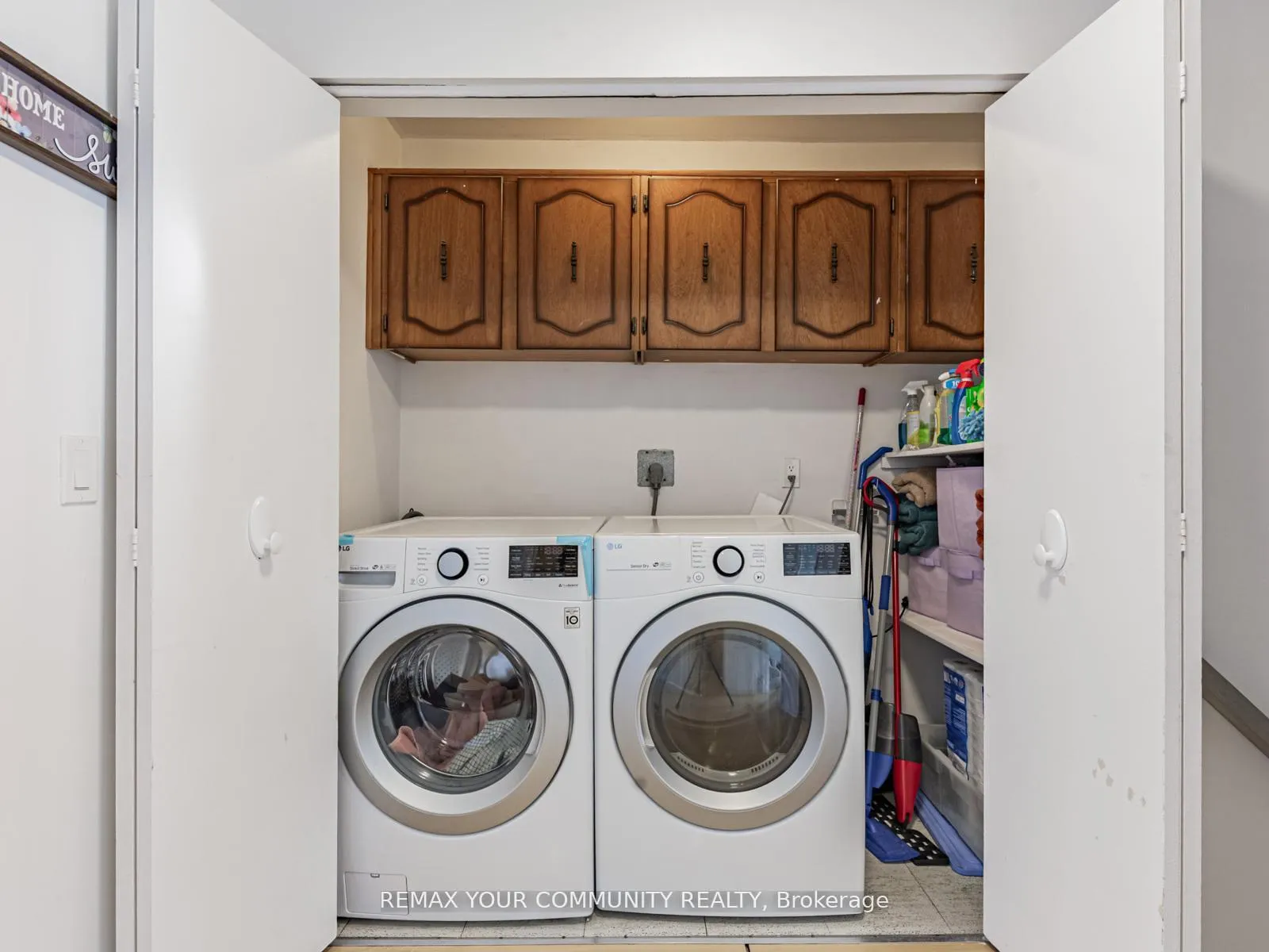 Photo 18 of 60 Dana Crescent, Vaughan, Crestwood-Springfarm-Yorkhill — HOMEH