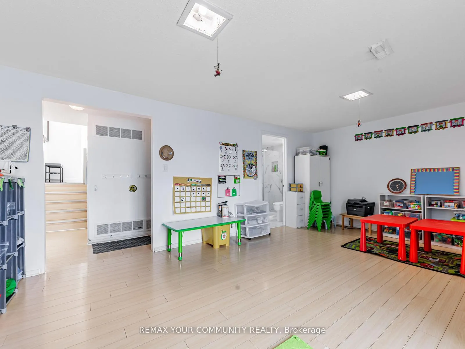 Photo 20 of 60 Dana Crescent, Vaughan, Crestwood-Springfarm-Yorkhill — HOMEH