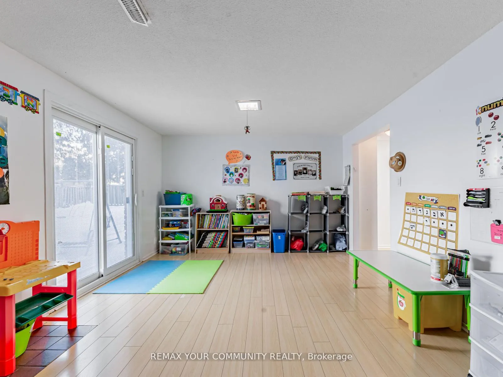 Photo 21 of 60 Dana Crescent, Vaughan, Crestwood-Springfarm-Yorkhill — HOMEH
