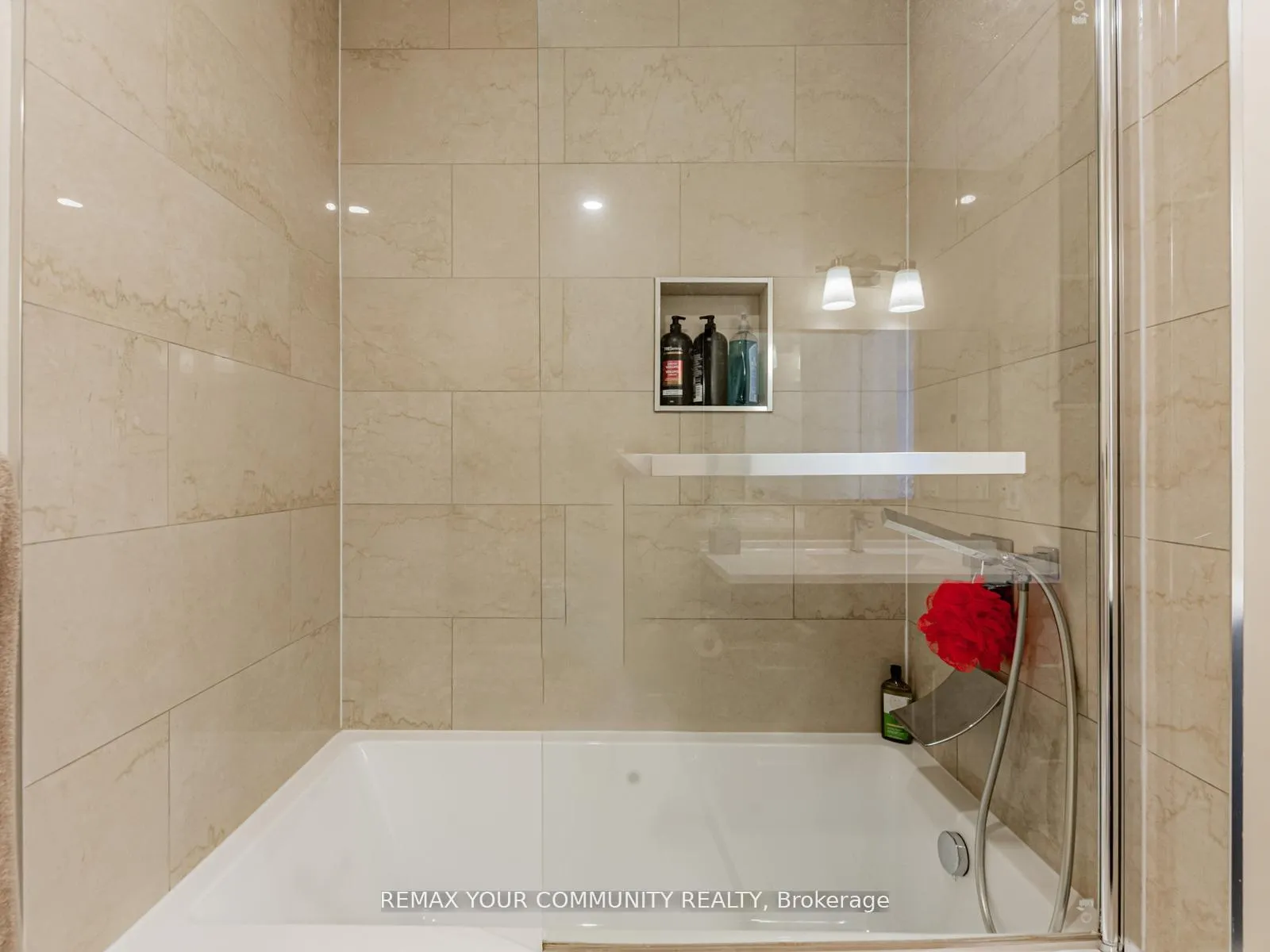 Photo 29 of 60 Dana Crescent, Vaughan, Crestwood-Springfarm-Yorkhill — HOMEH
