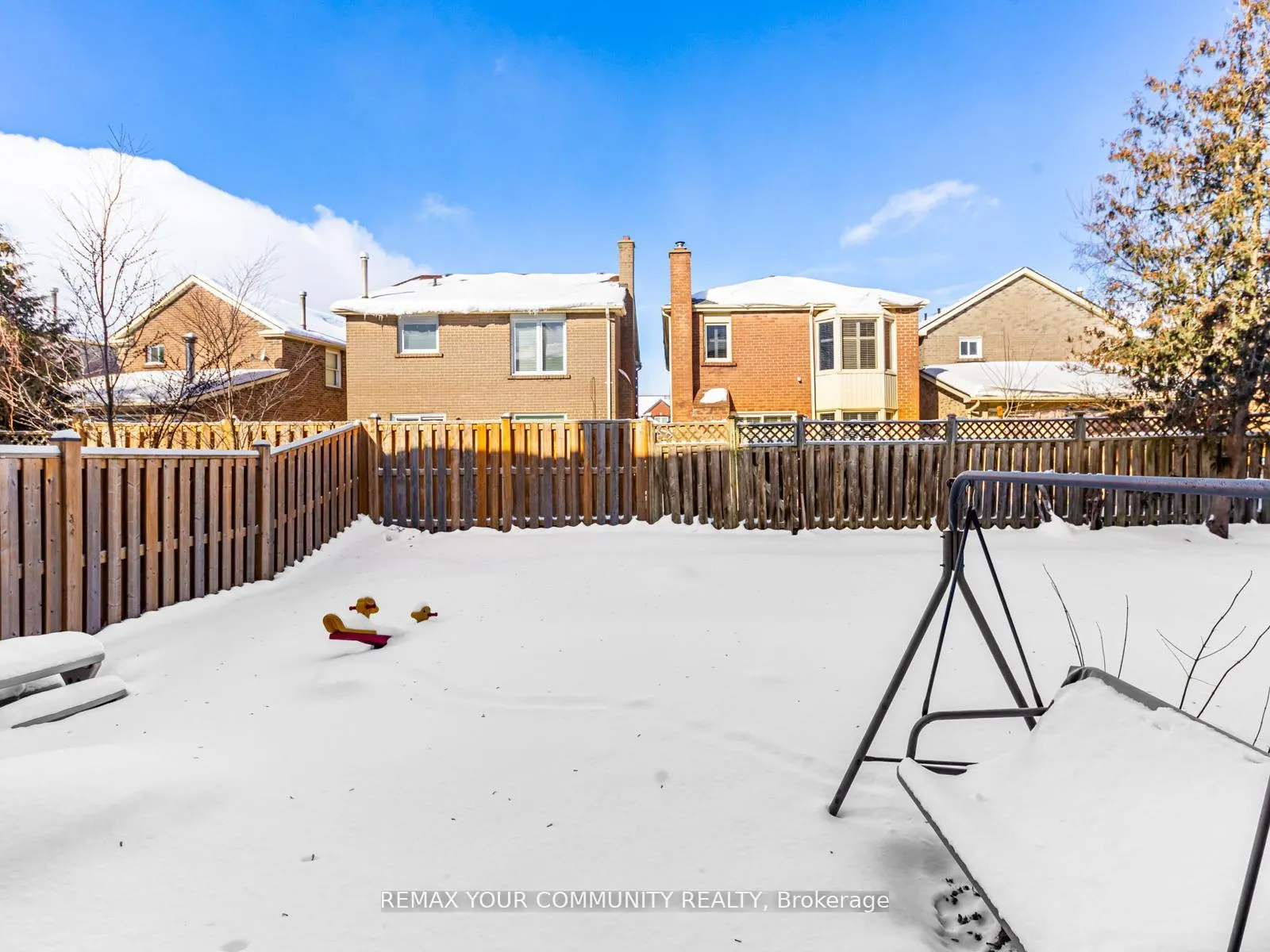 Photo 34 of 60 Dana Crescent, Vaughan, Crestwood-Springfarm-Yorkhill — HOMEH