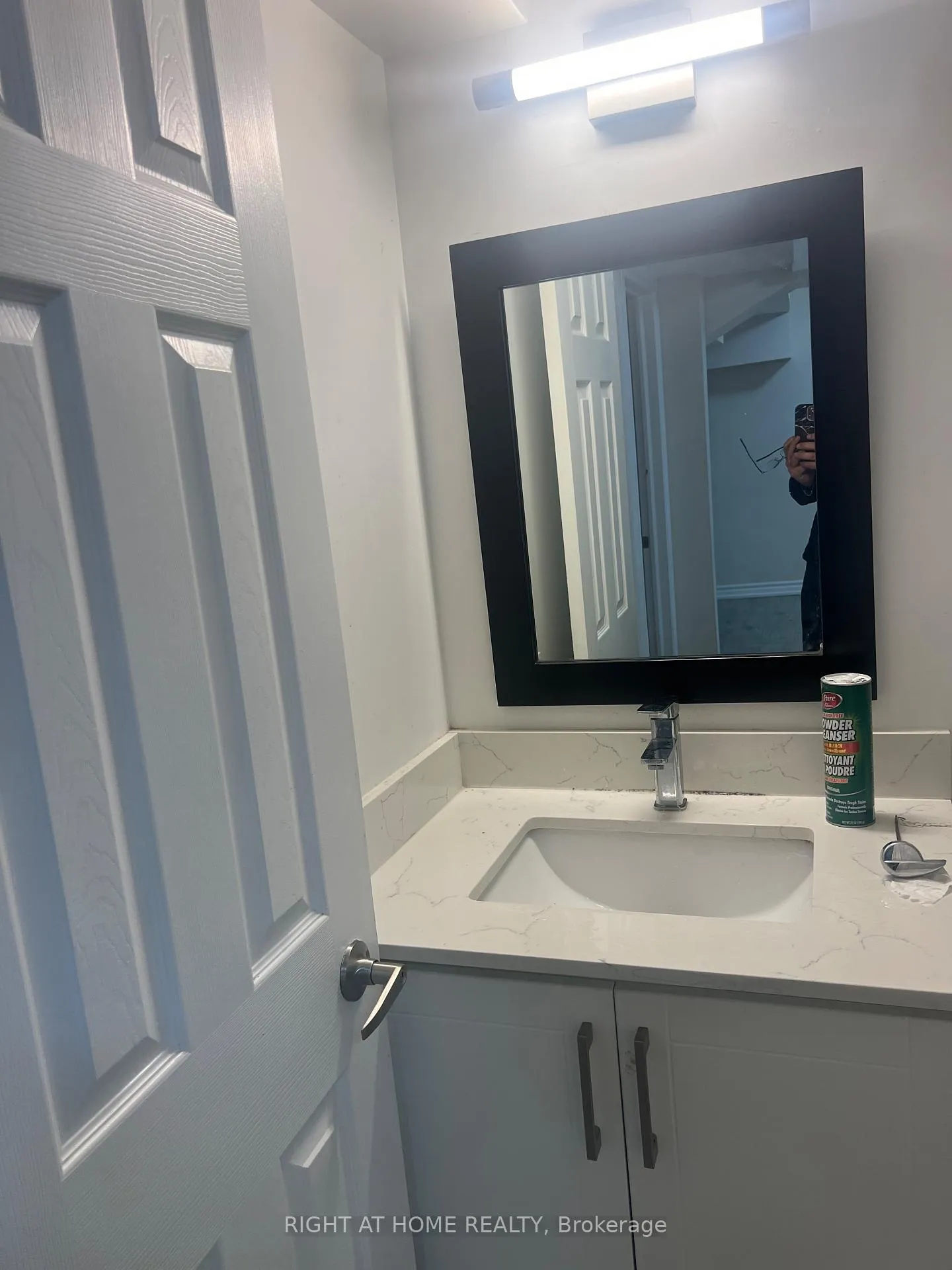 Photo 8 of 49 divinity Circle, Brampton, Northwest Brampton — HOMEH