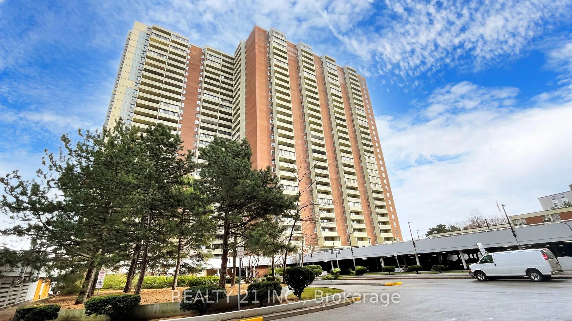 Photo 2 of Unit 2103, 5 Massey Square, Toronto, Crescent Town — HOMEH