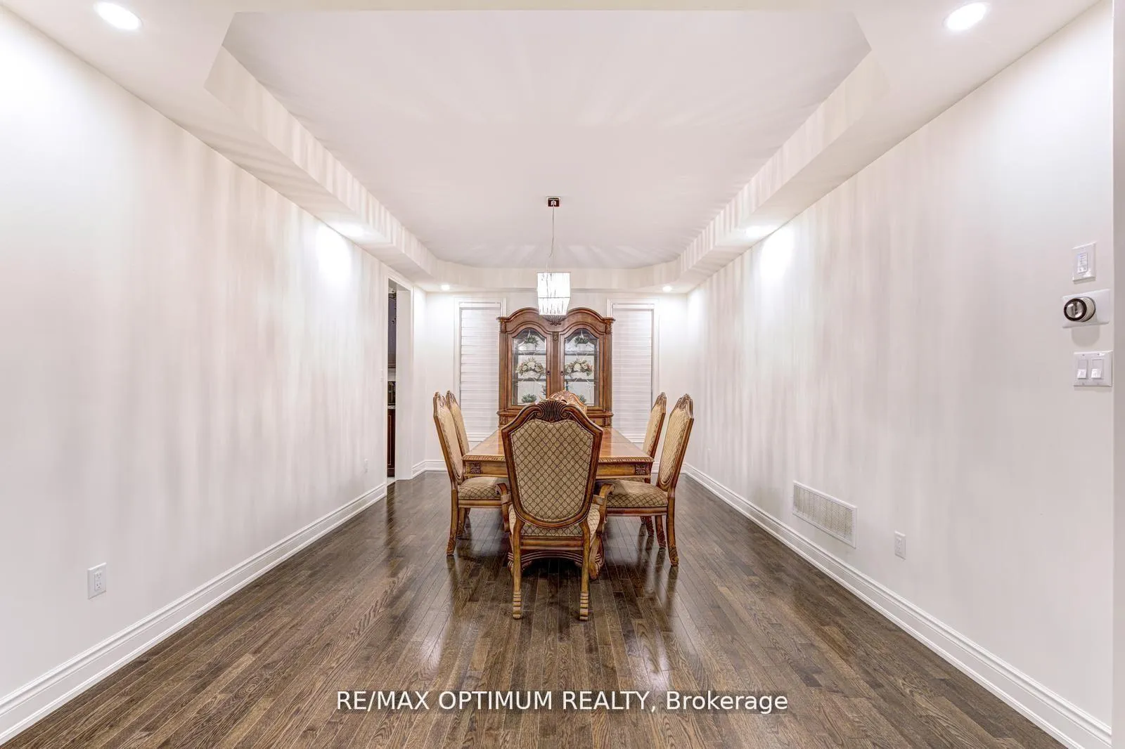 Photo 9 of 91 Elderslie Crescent, Vaughan, Kleinburg — HOMEH