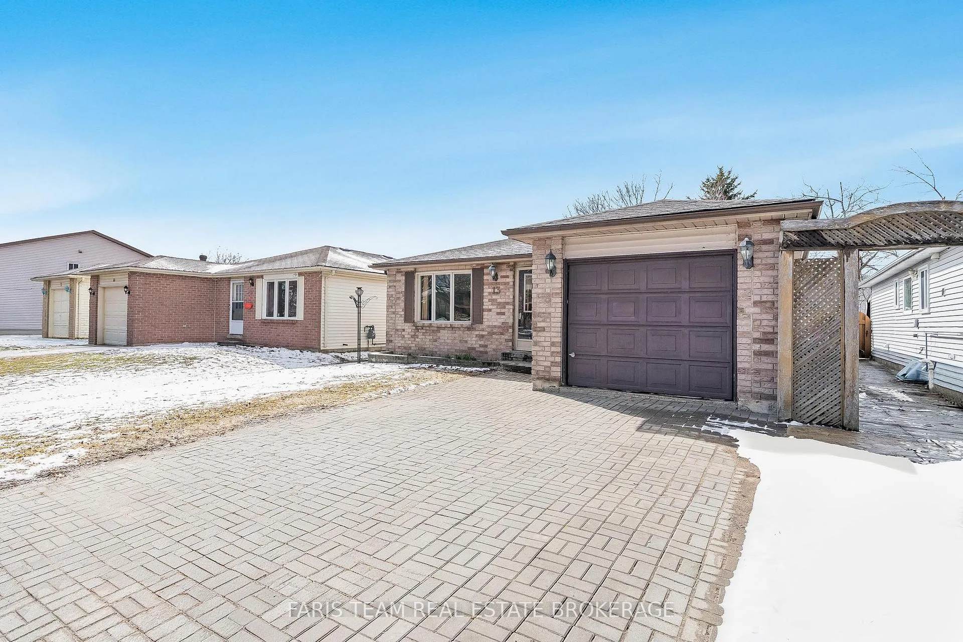 Photo 2 of 13 Maitland Drive, Barrie, Grove East — HOMEH