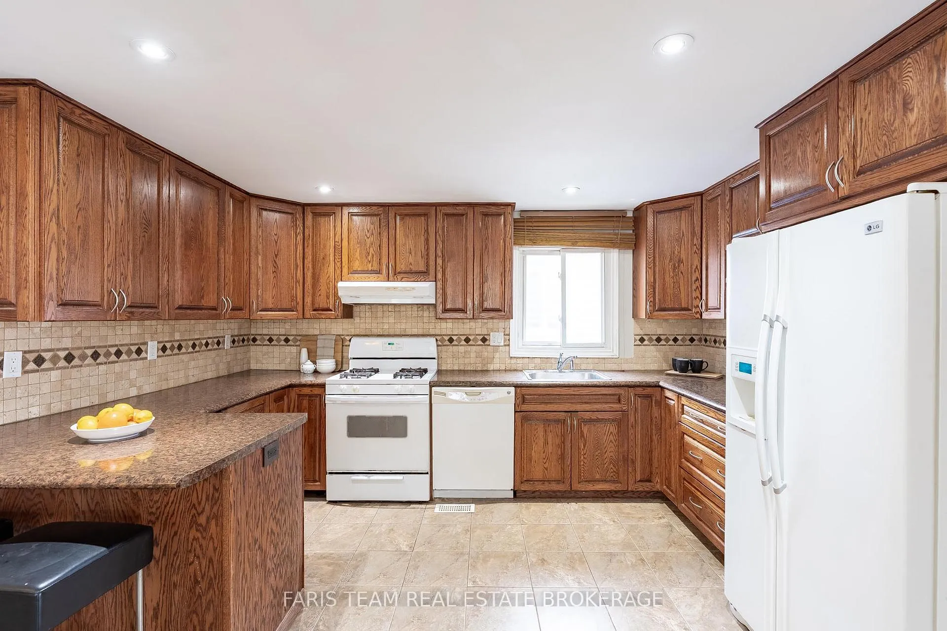 Photo 5 of 13 Maitland Drive, Barrie, Grove East — HOMEH