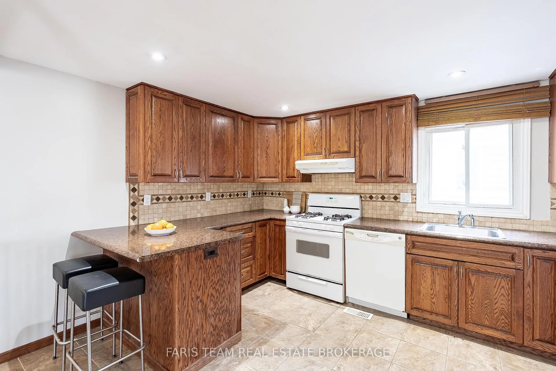 Photo 6 of 13 Maitland Drive, Barrie, Grove East — HOMEH