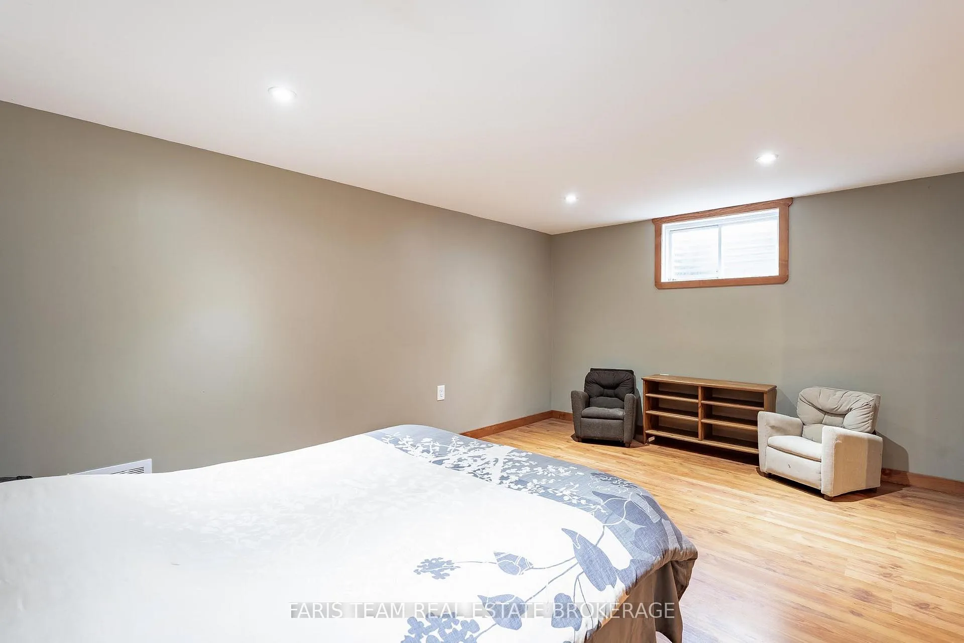 Photo 21 of 13 Maitland Drive, Barrie, Grove East — HOMEH