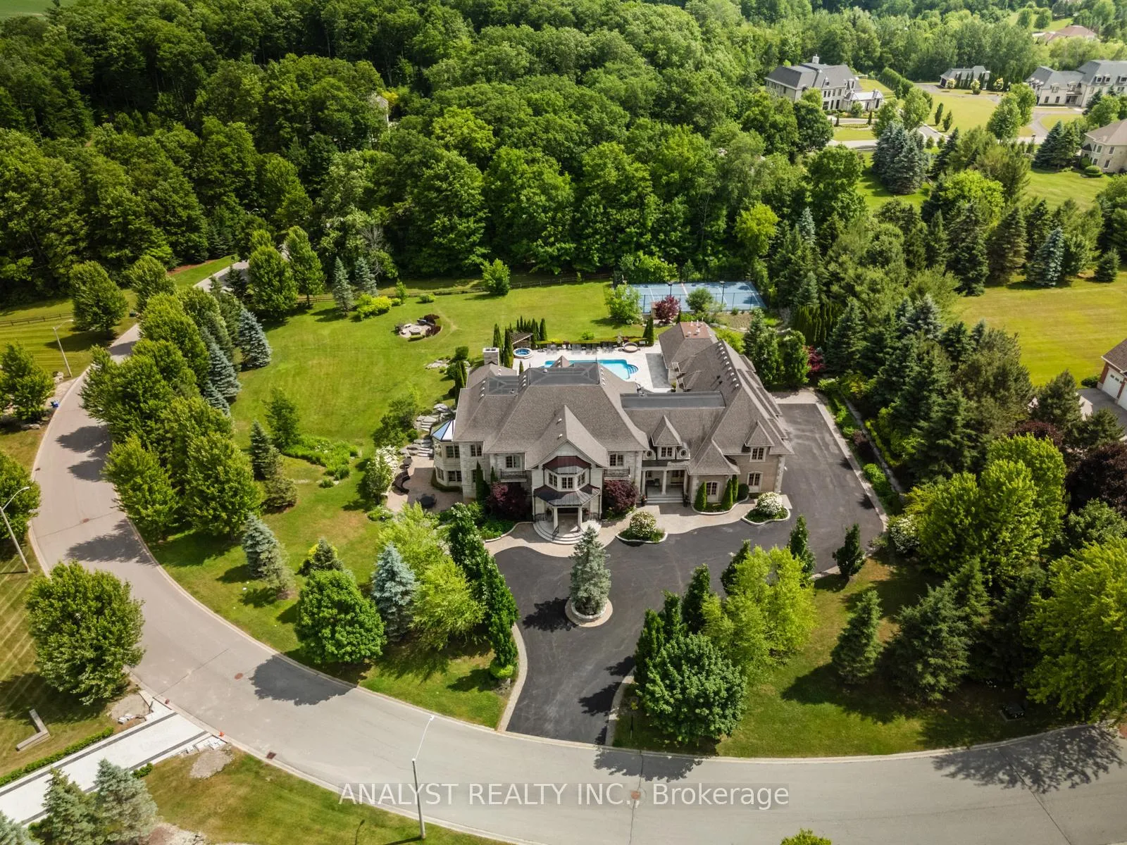 Photo 4 of 86 Eden Vale Drive, King, King City — HOMEH