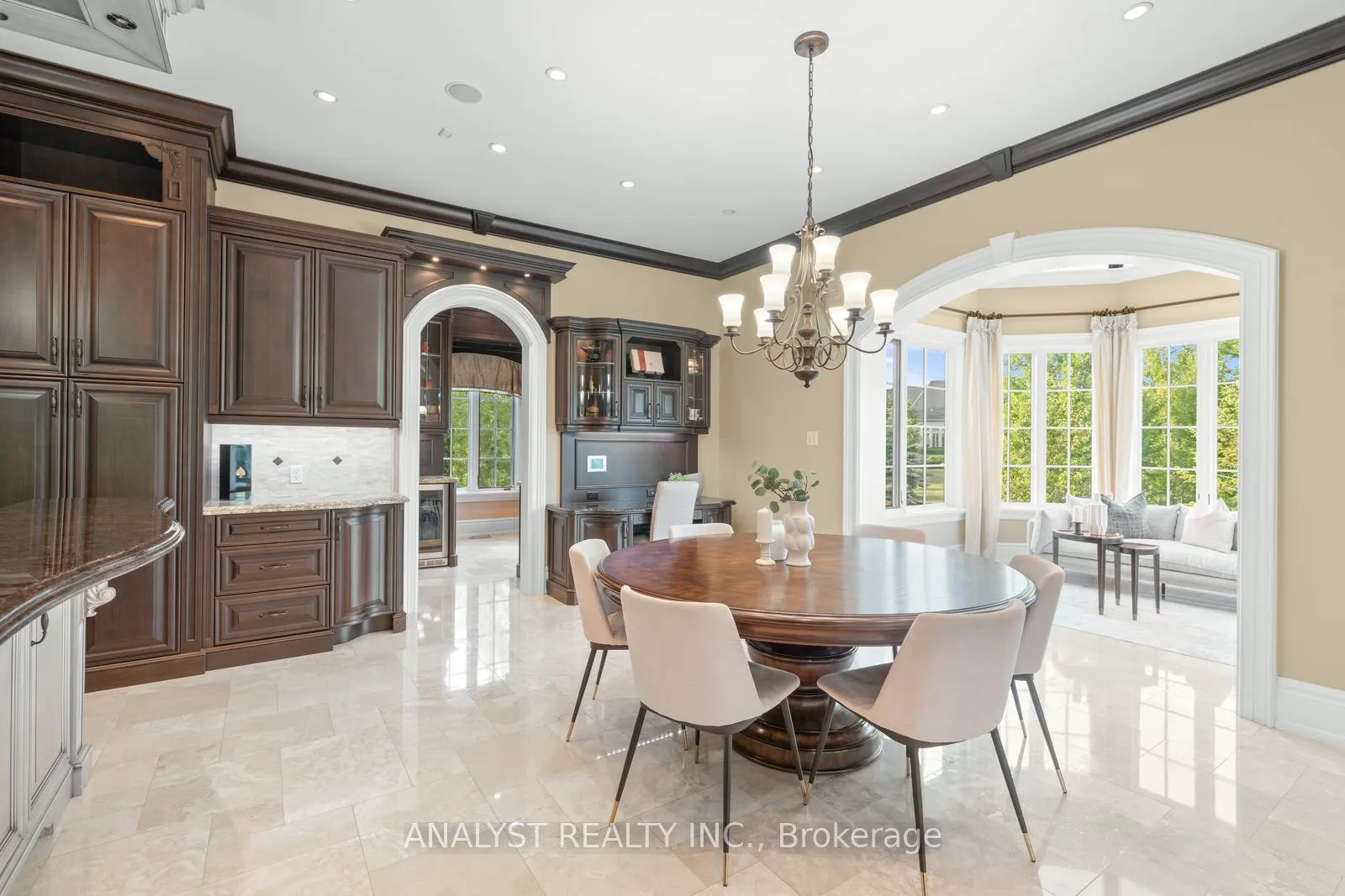Photo 10 of 86 Eden Vale Drive, King, King City — HOMEH