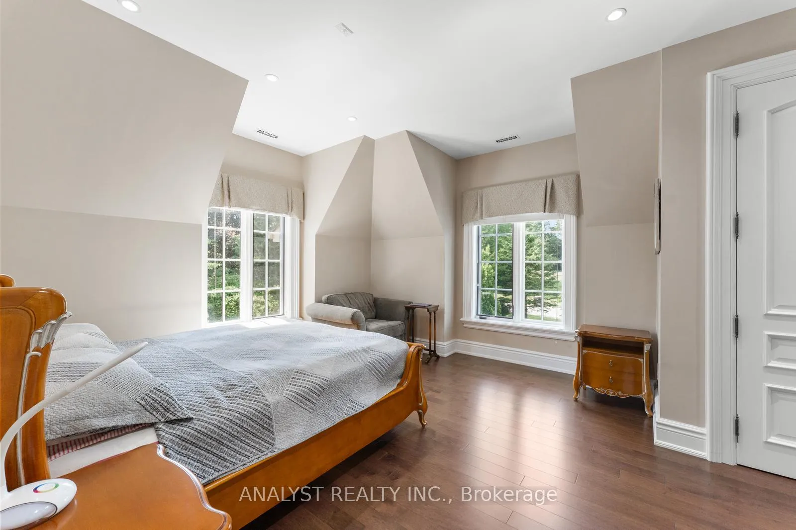 Photo 24 of 86 Eden Vale Drive, King, King City — HOMEH