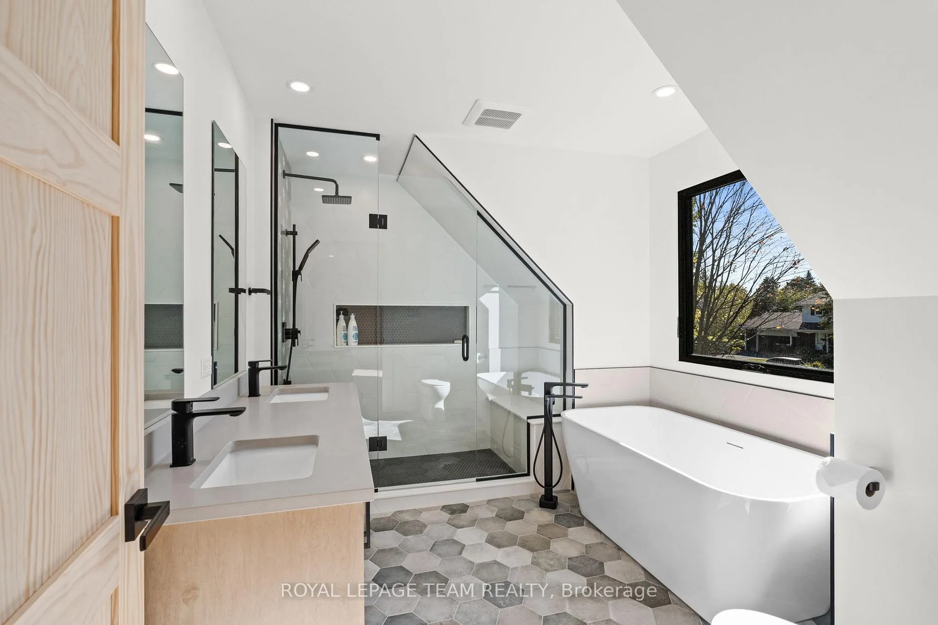 Photo 28 of 5575 South Sunset Drive, Ottawa, Manotick Long Island & Nicholls Island — HOMEH