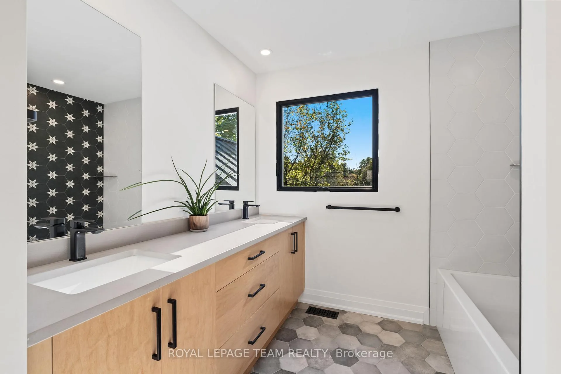 Photo 30 of 5575 South Sunset Drive, Ottawa, Manotick Long Island & Nicholls Island — HOMEH