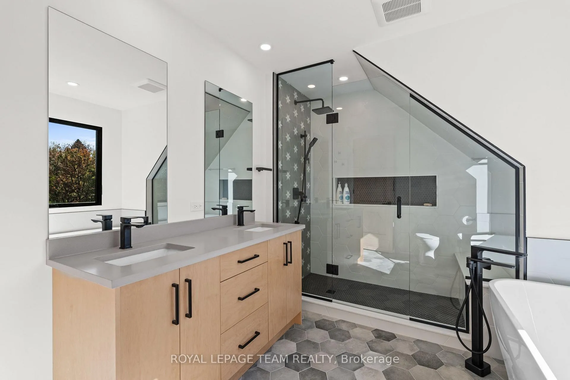 Photo 33 of 5575 South Sunset Drive, Ottawa, Manotick Long Island & Nicholls Island — HOMEH