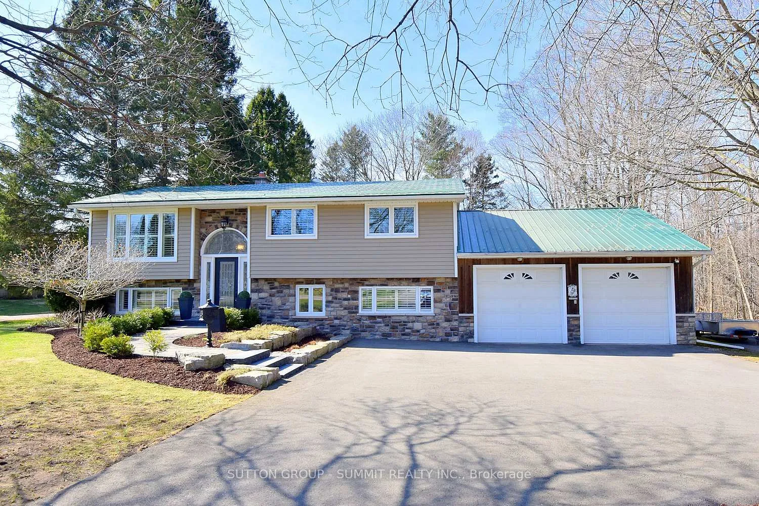 Photo 1 of 181 Carlisle Road, Hamilton, Rural Flamborough — HOMEH