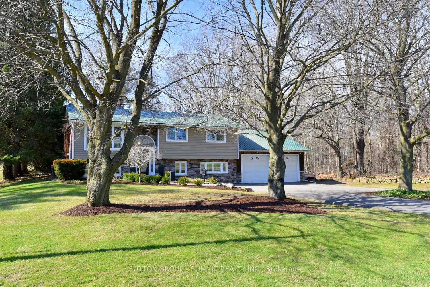 Photo 2 of 181 Carlisle Road, Hamilton, Rural Flamborough — HOMEH