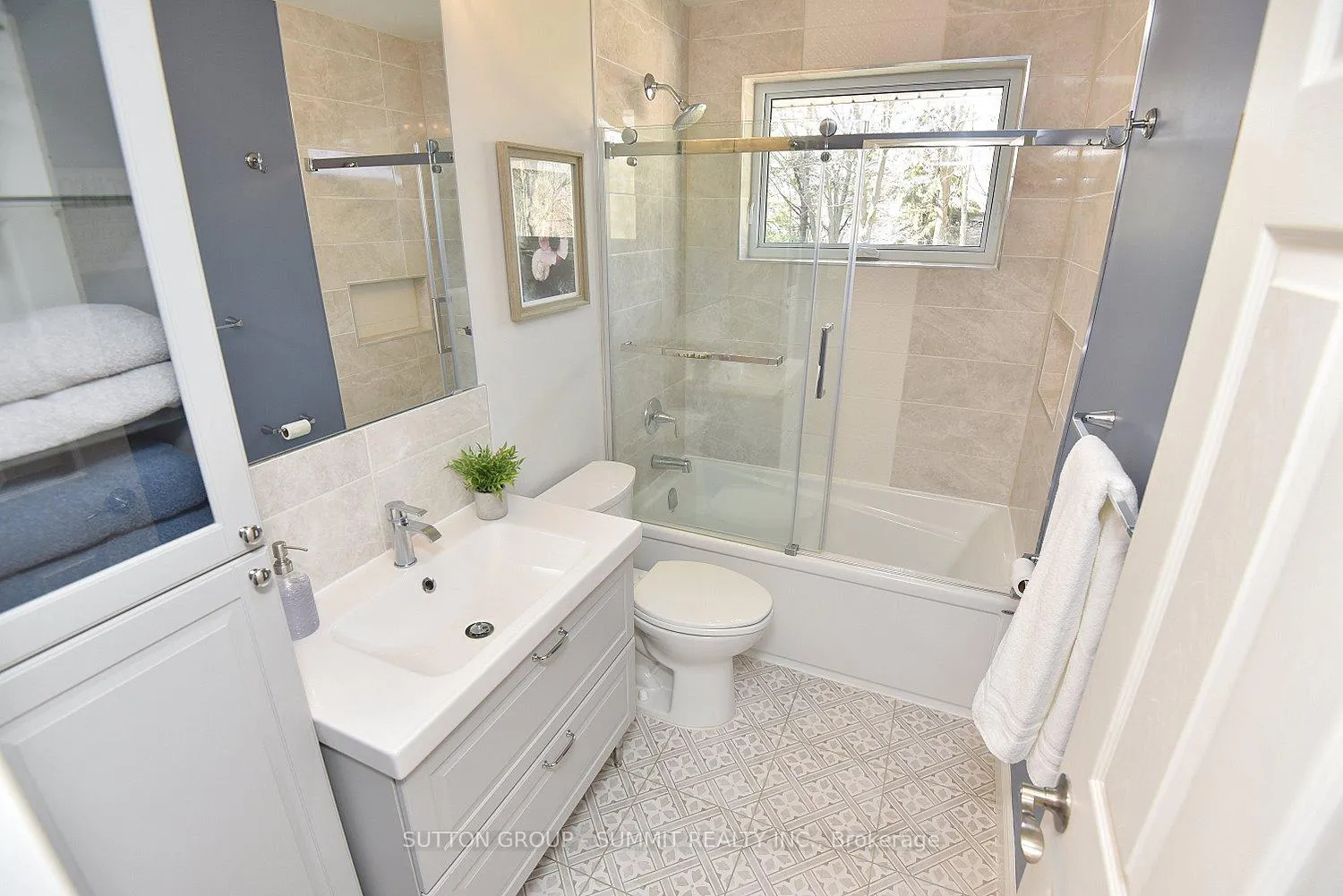 Photo 13 of 181 Carlisle Road, Hamilton, Rural Flamborough — HOMEH