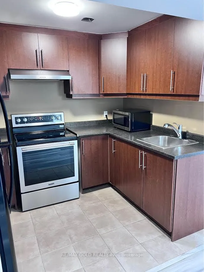 Photo 13 of Unit Bsmt, 26 Hardgate Crescent, Brampton, Northwest Sandalwood Parkway — HOMEH