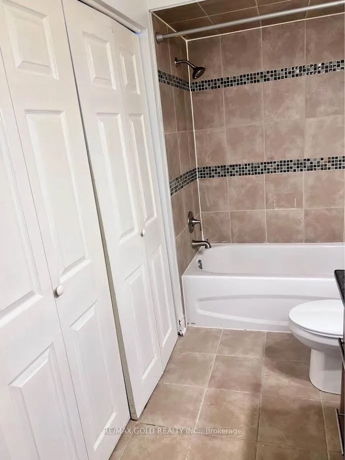 Photo 26 of Unit Bsmt, 26 Hardgate Crescent, Brampton, Northwest Sandalwood Parkway — HOMEH