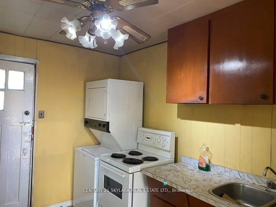 Photo 6 of 152 Selkirk Avenue, Hamilton, Normanhurst — HOMEH