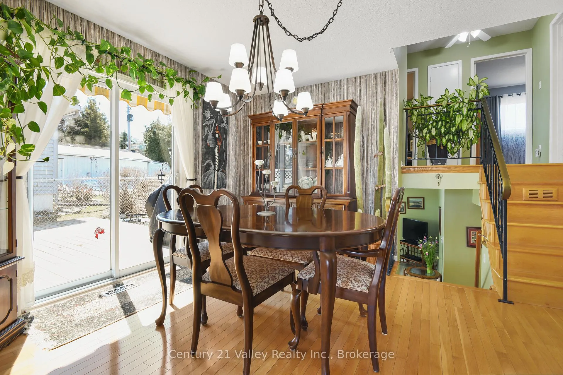 Photo 11 of 862 Kedrosky Drive, Renfrew — HOMEH