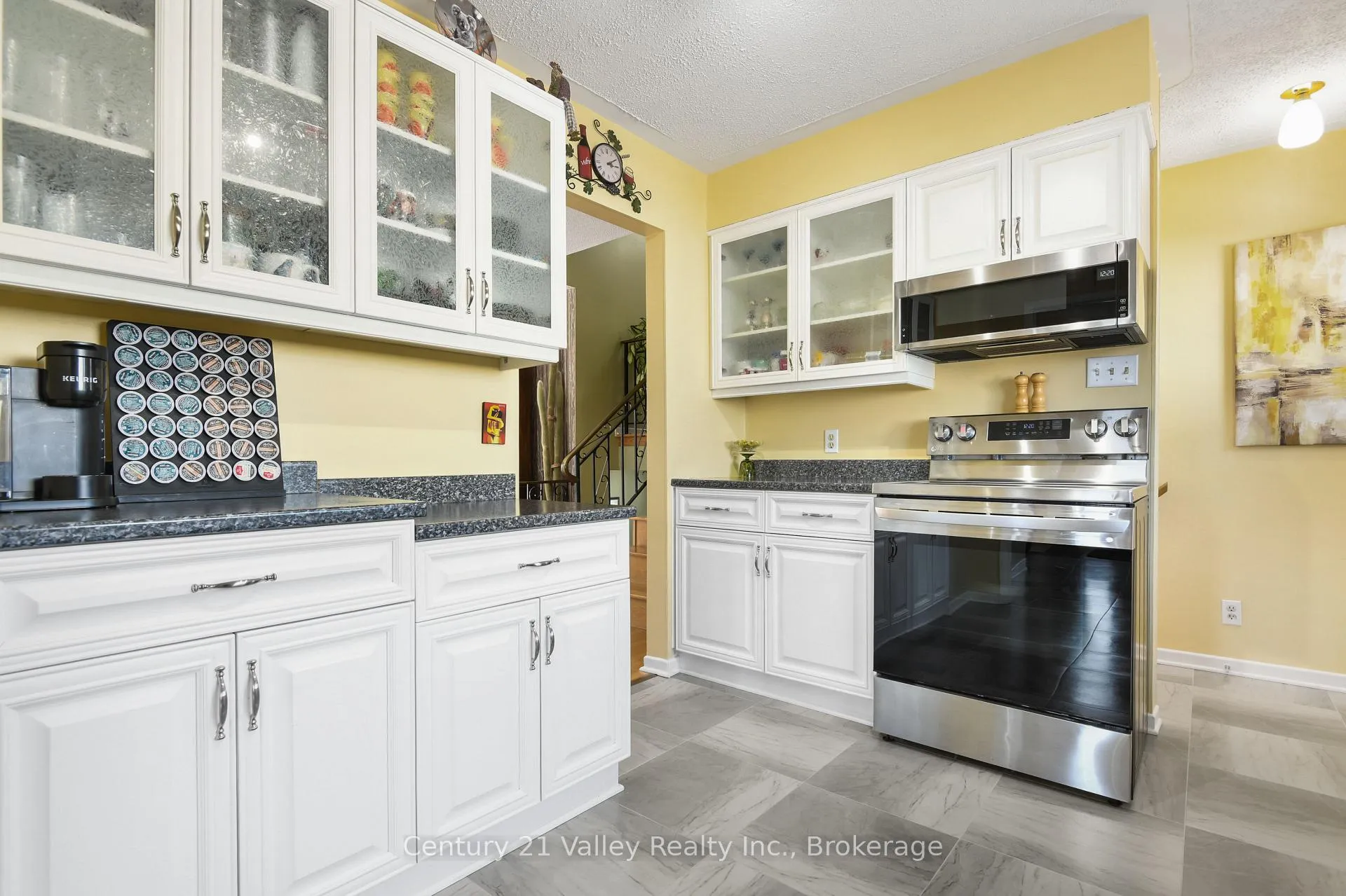 Photo 14 of 862 Kedrosky Drive, Renfrew — HOMEH