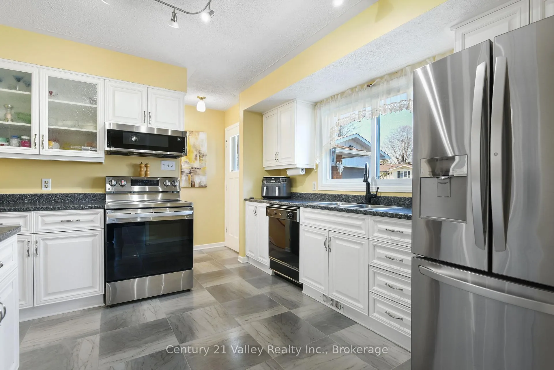 Photo 16 of 862 Kedrosky Drive, Renfrew — HOMEH