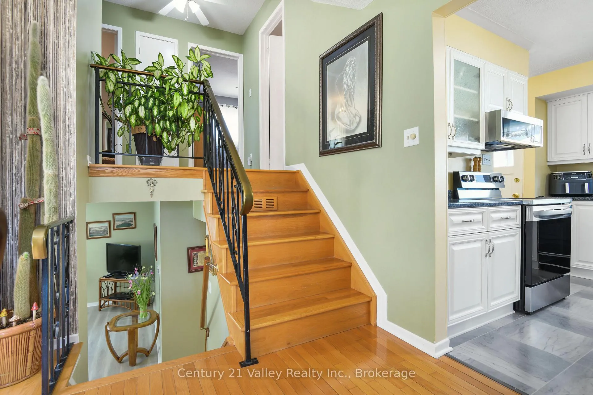 Photo 17 of 862 Kedrosky Drive, Renfrew — HOMEH