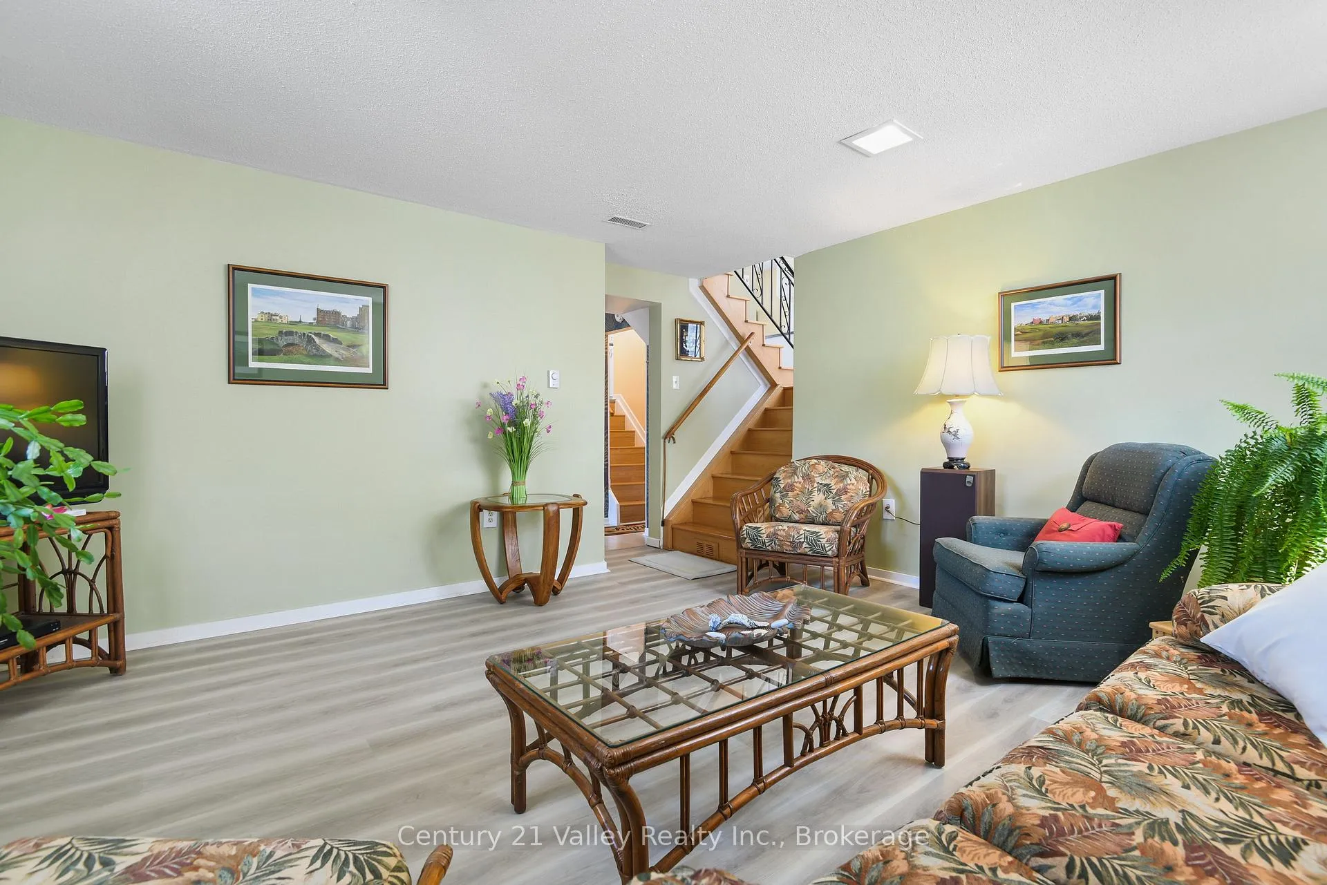 Photo 27 of 862 Kedrosky Drive, Renfrew — HOMEH