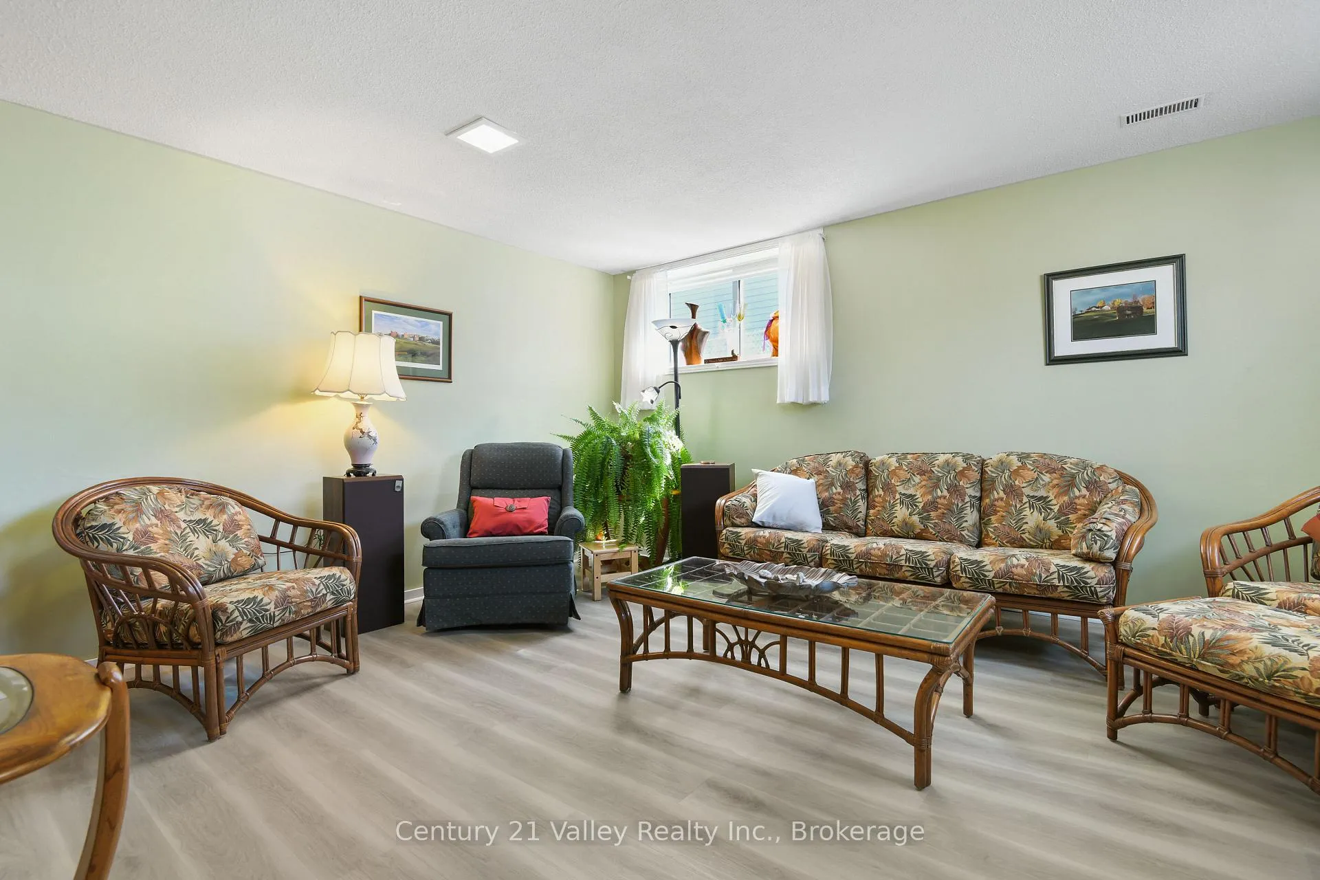 Photo 28 of 862 Kedrosky Drive, Renfrew — HOMEH