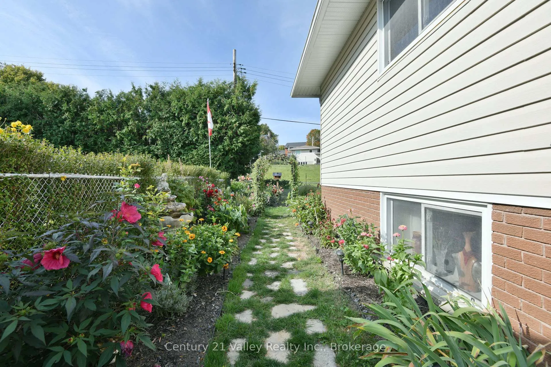 Photo 36 of 862 Kedrosky Drive, Renfrew — HOMEH