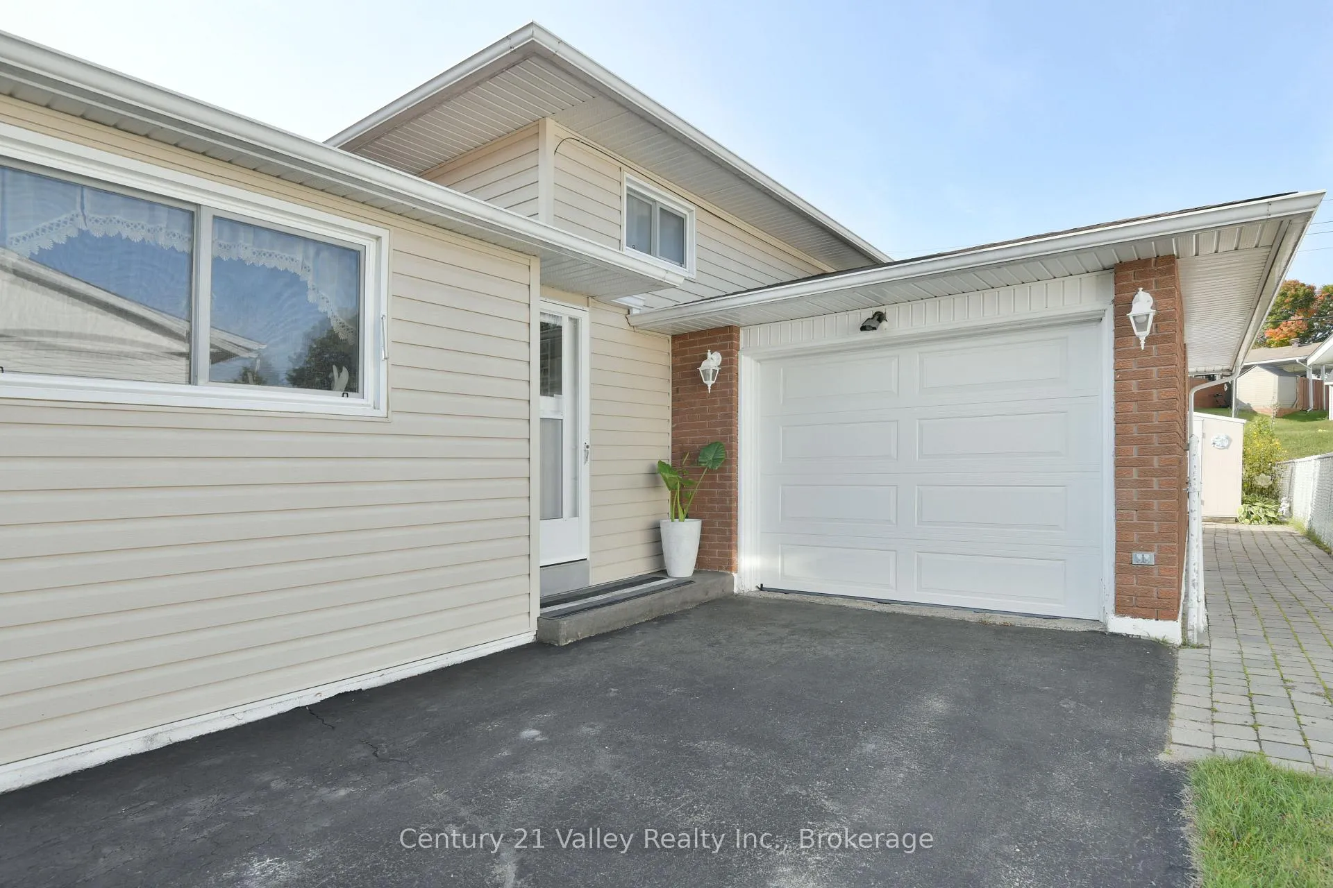 Photo 39 of 862 Kedrosky Drive, Renfrew — HOMEH