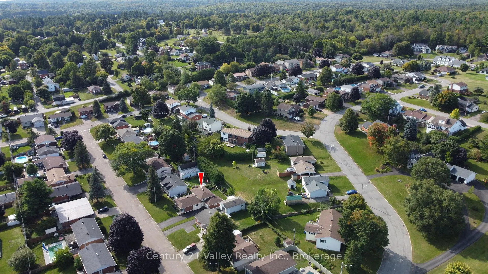 Photo 41 of 862 Kedrosky Drive, Renfrew — HOMEH
