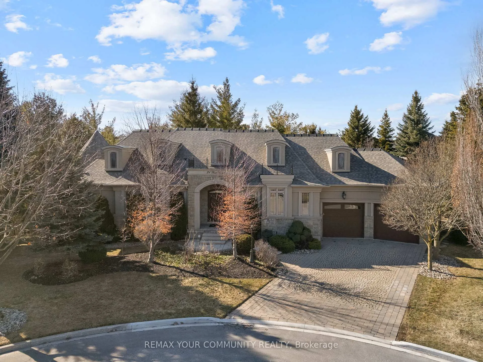 Photo 1 of 21 Bute Court, Vaughan, Maple — HOMEH