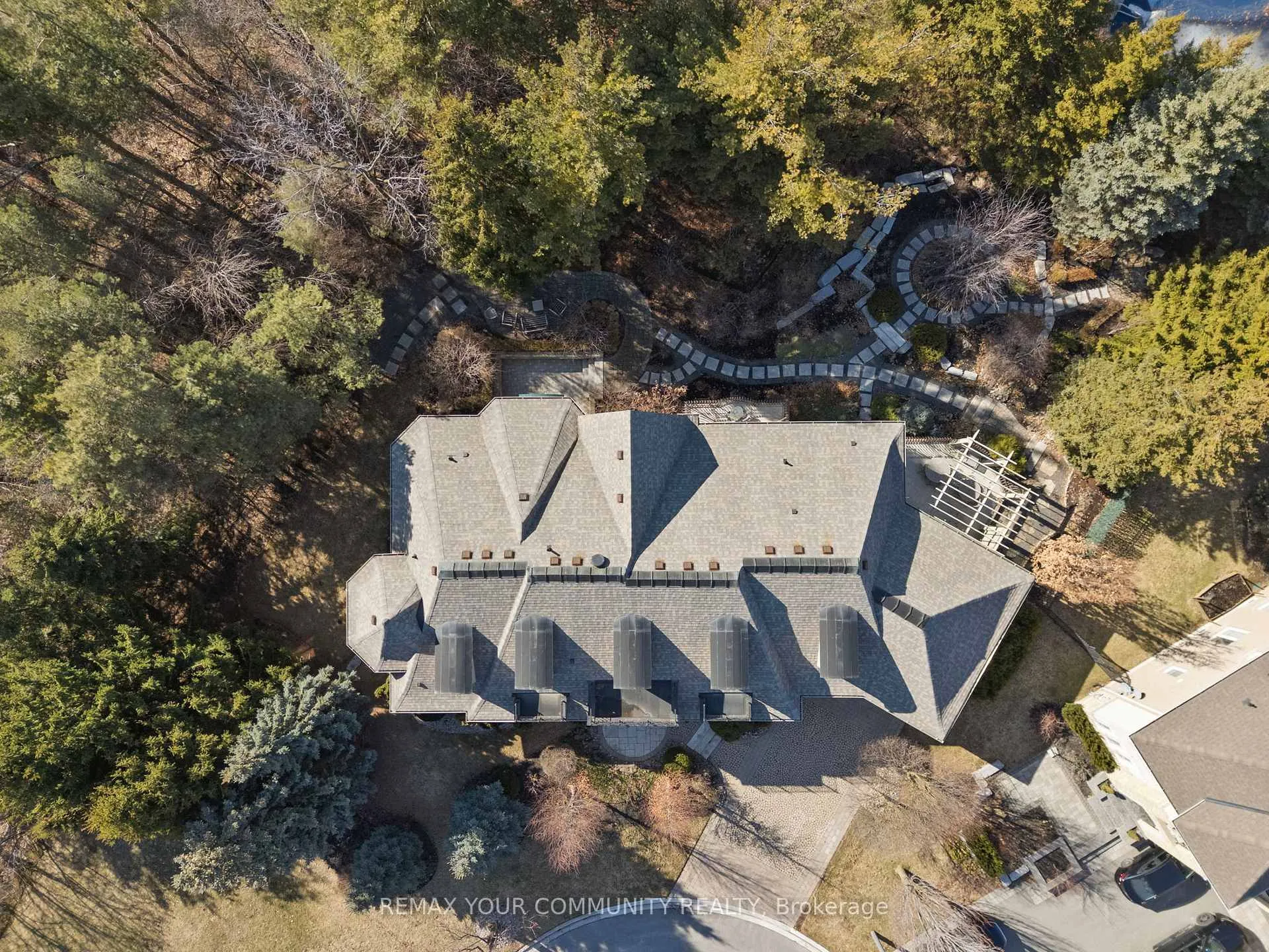 Photo 2 of 21 Bute Court, Vaughan, Maple — HOMEH