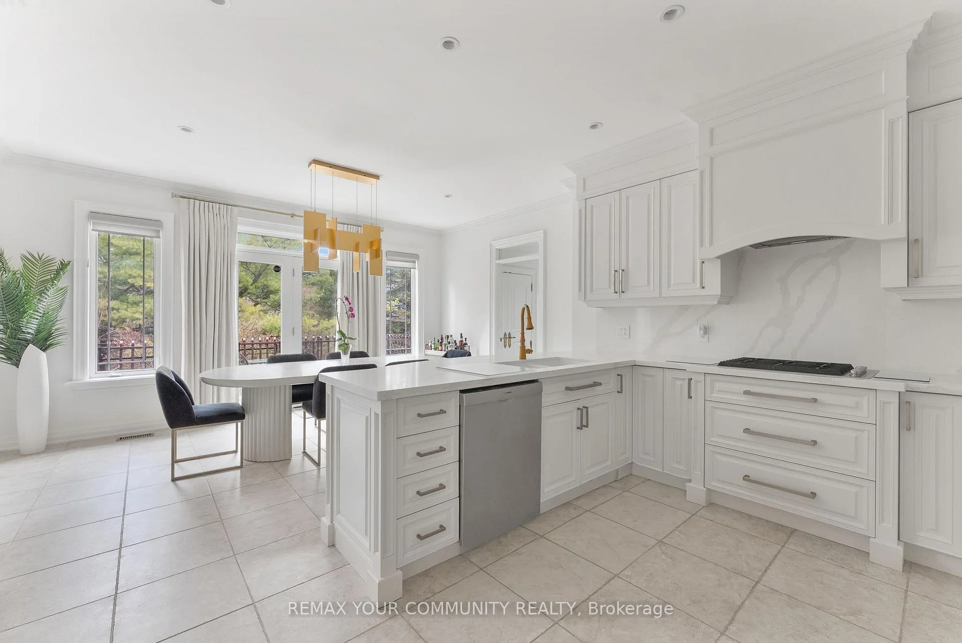Photo 9 of 21 Bute Court, Vaughan, Maple — HOMEH