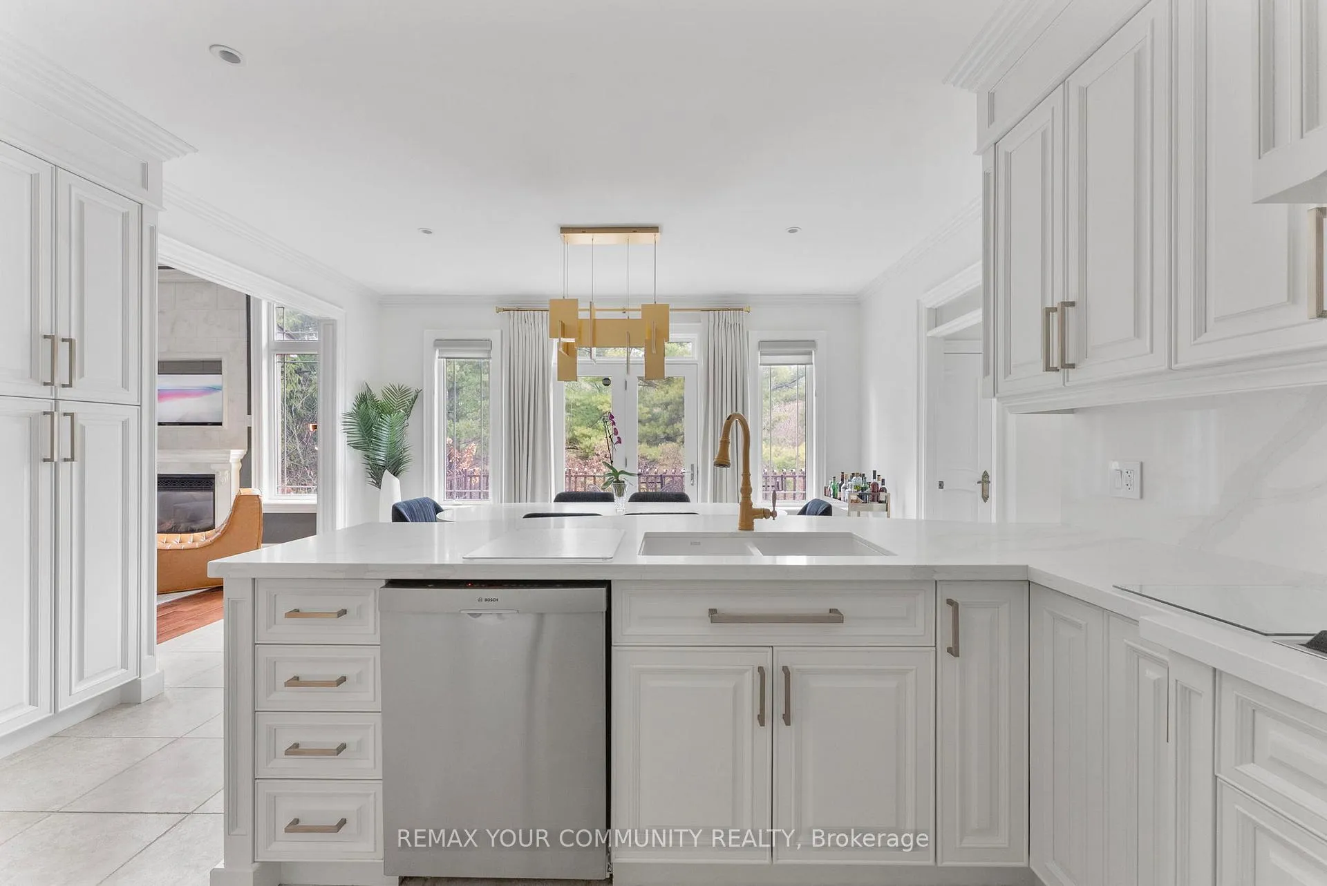 Photo 10 of 21 Bute Court, Vaughan, Maple — HOMEH