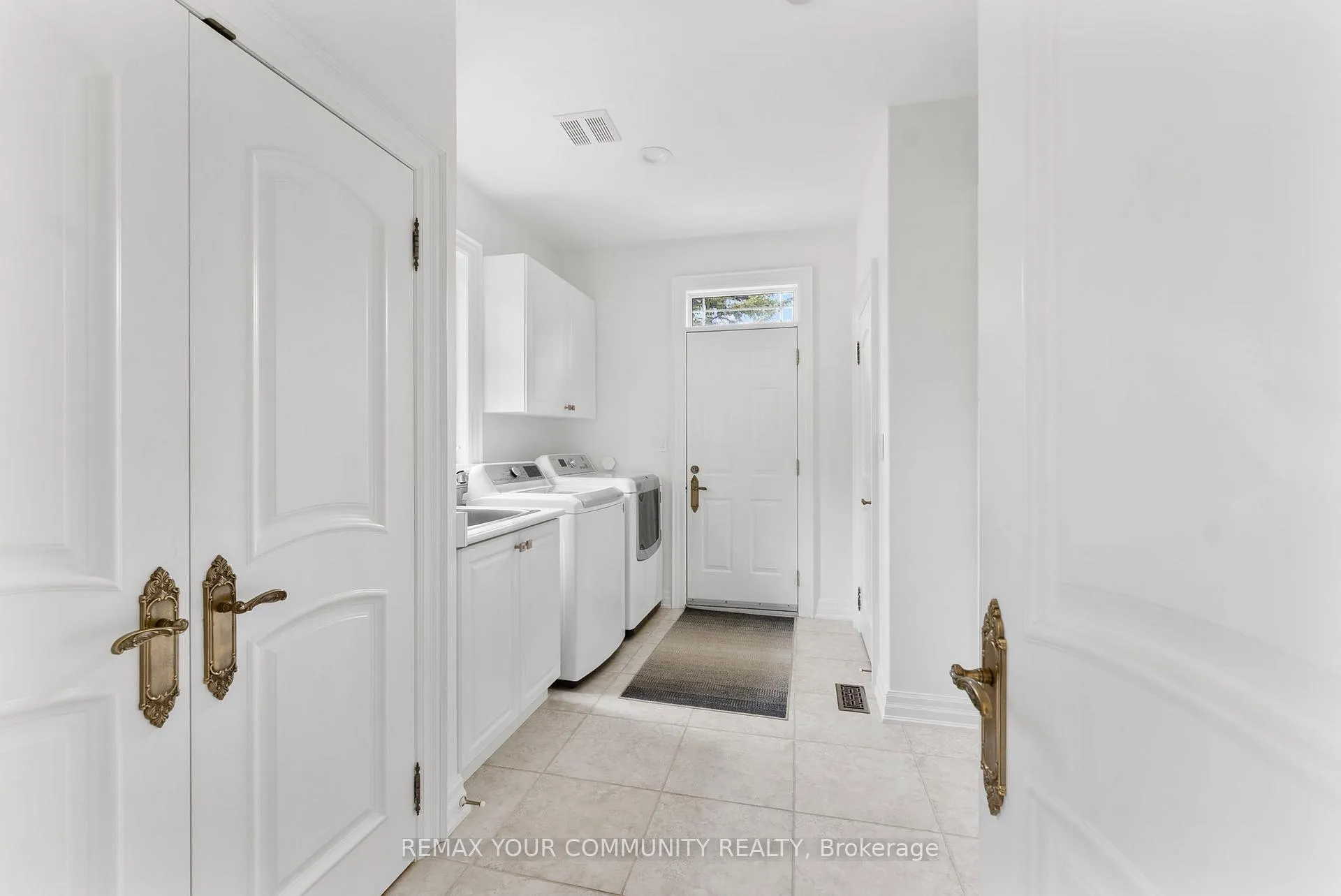 Photo 13 of 21 Bute Court, Vaughan, Maple — HOMEH