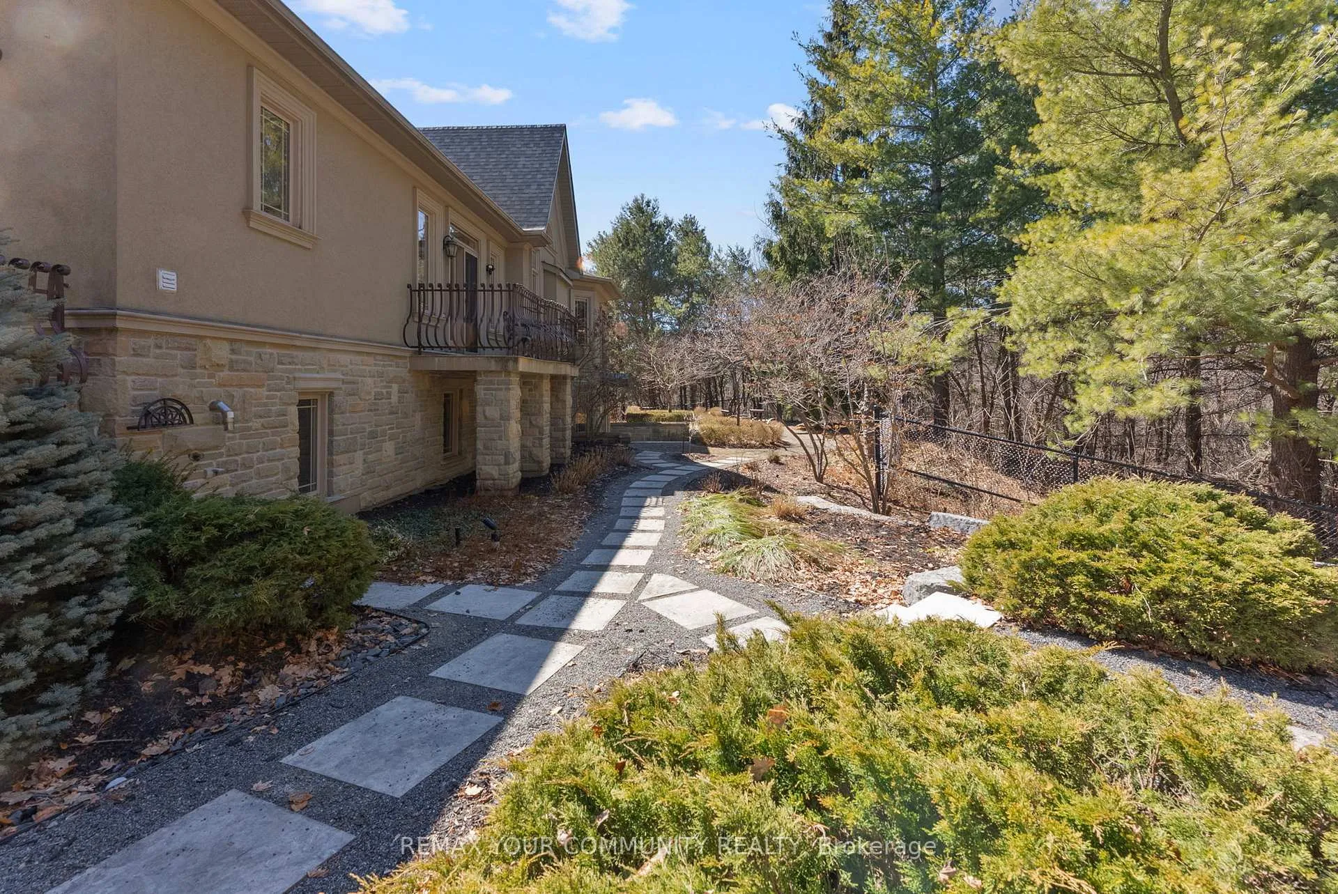 Photo 38 of 21 Bute Court, Vaughan, Maple — HOMEH