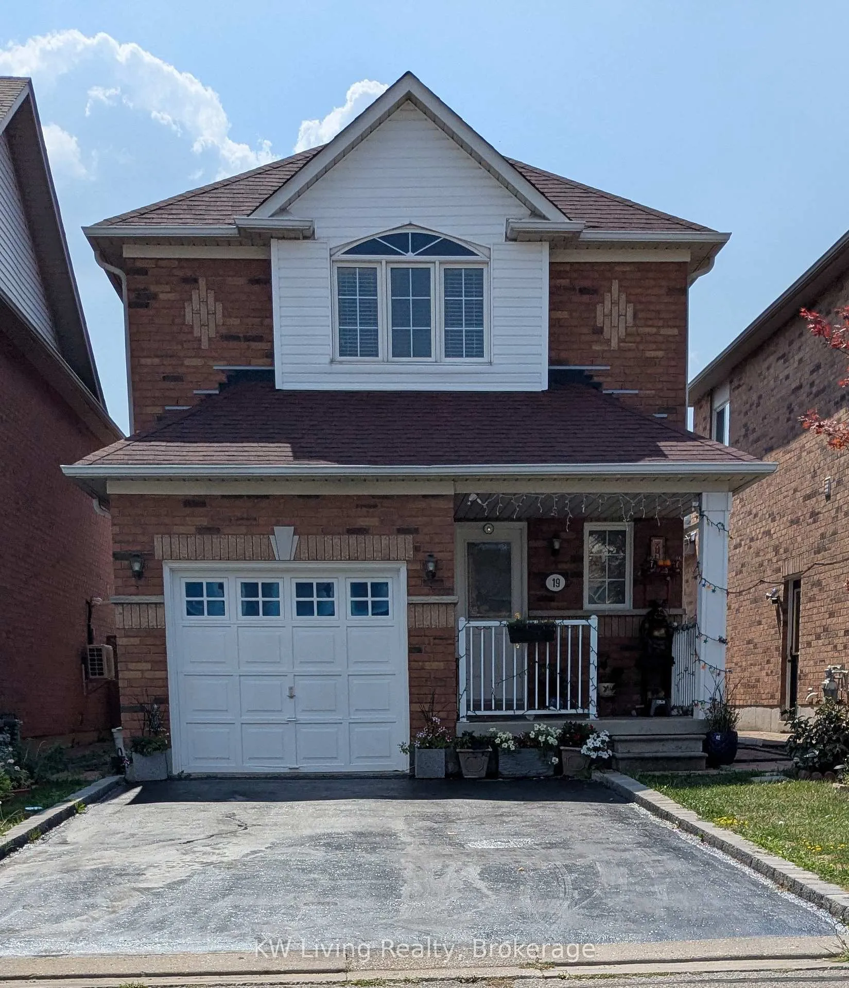 Photo 1 of 19 MacBride Crescent, Vaughan, Maple — HOMEH