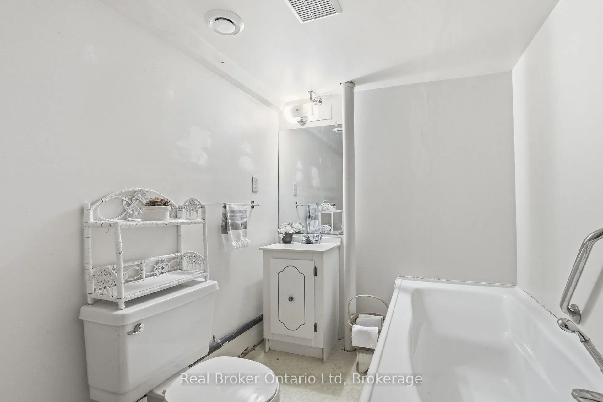Photo 16 of 59 Grayview Drive, Grey Highlands — HOMEH